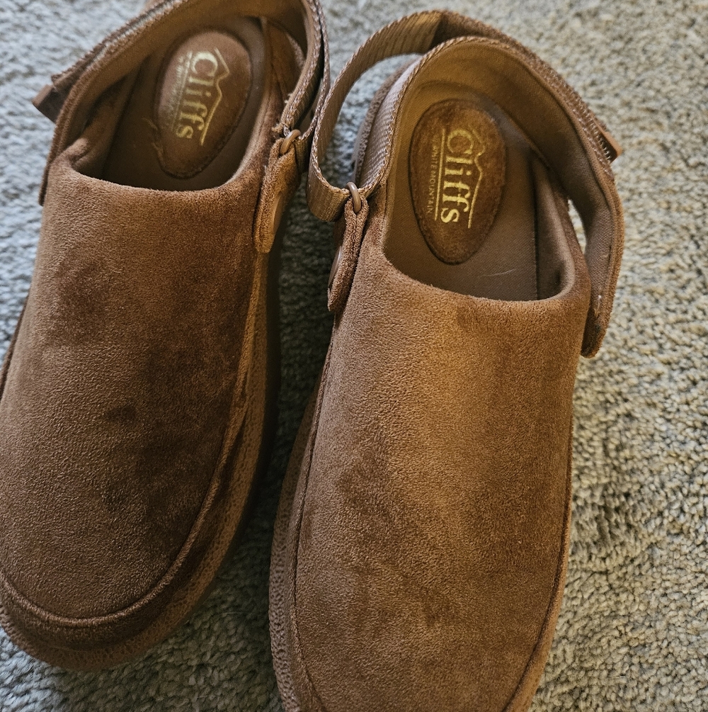 Womans  Brown Suede Loafers